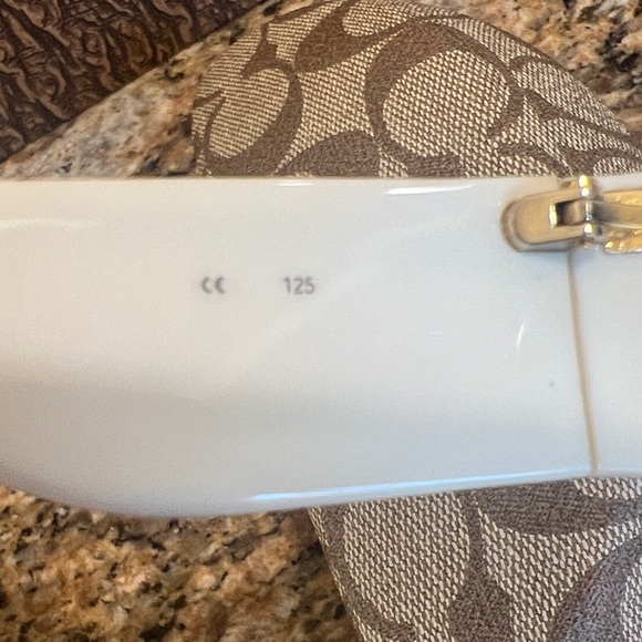 Coach Stylish Brown Sunglasses with Case - Picture 4 of 8